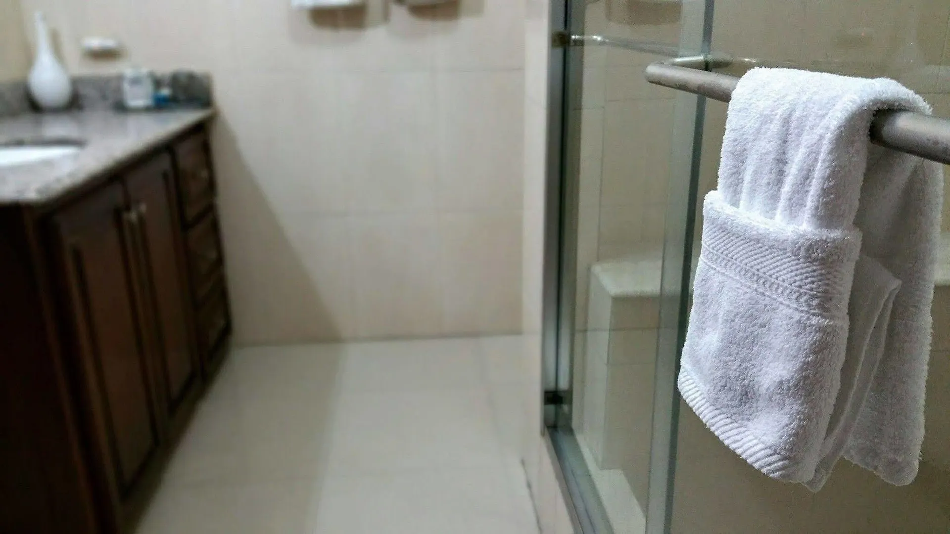 Modern London Decor Guest Apartments Kingston