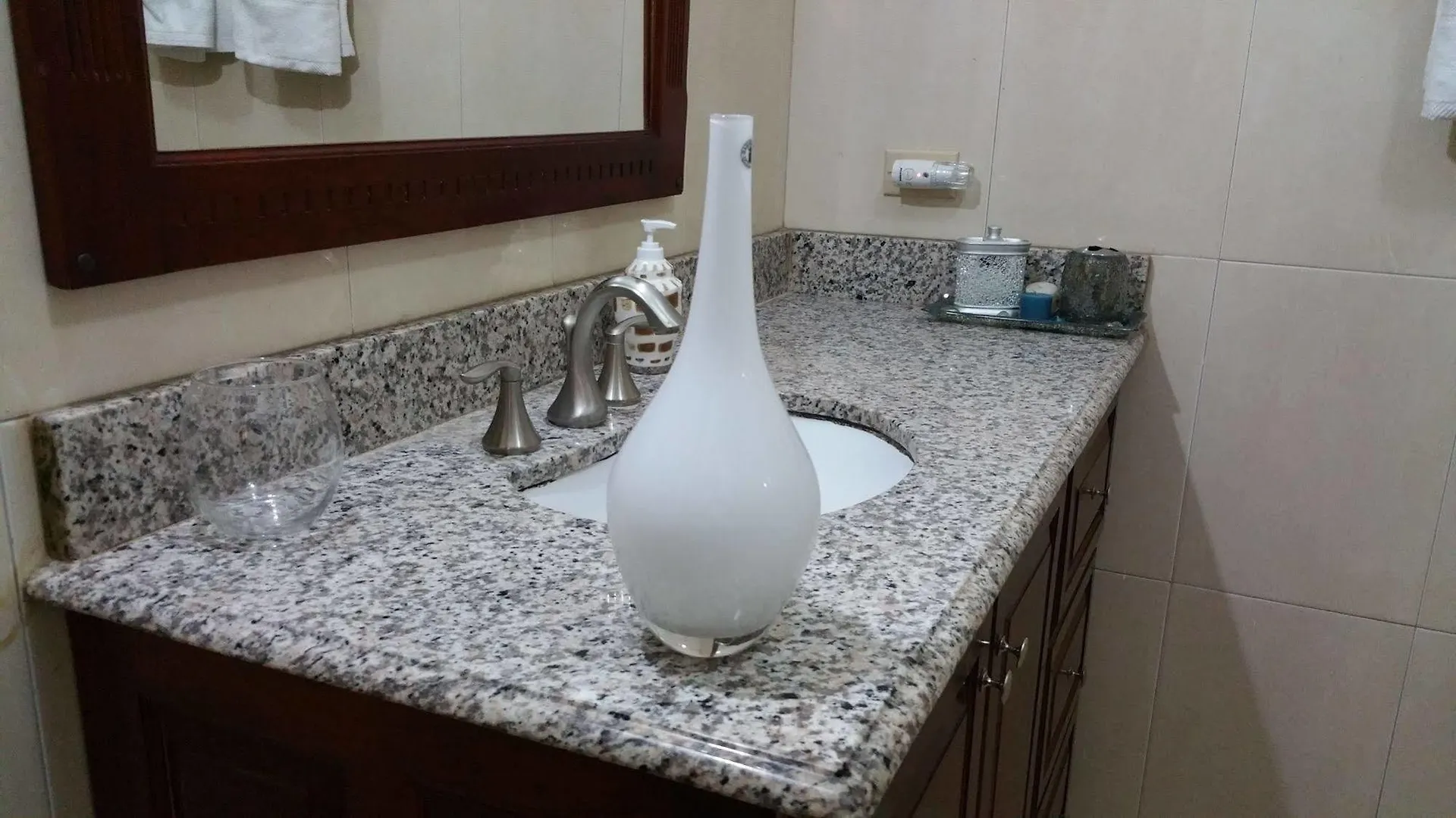 Modern London Decor Guest Apartments Kingston