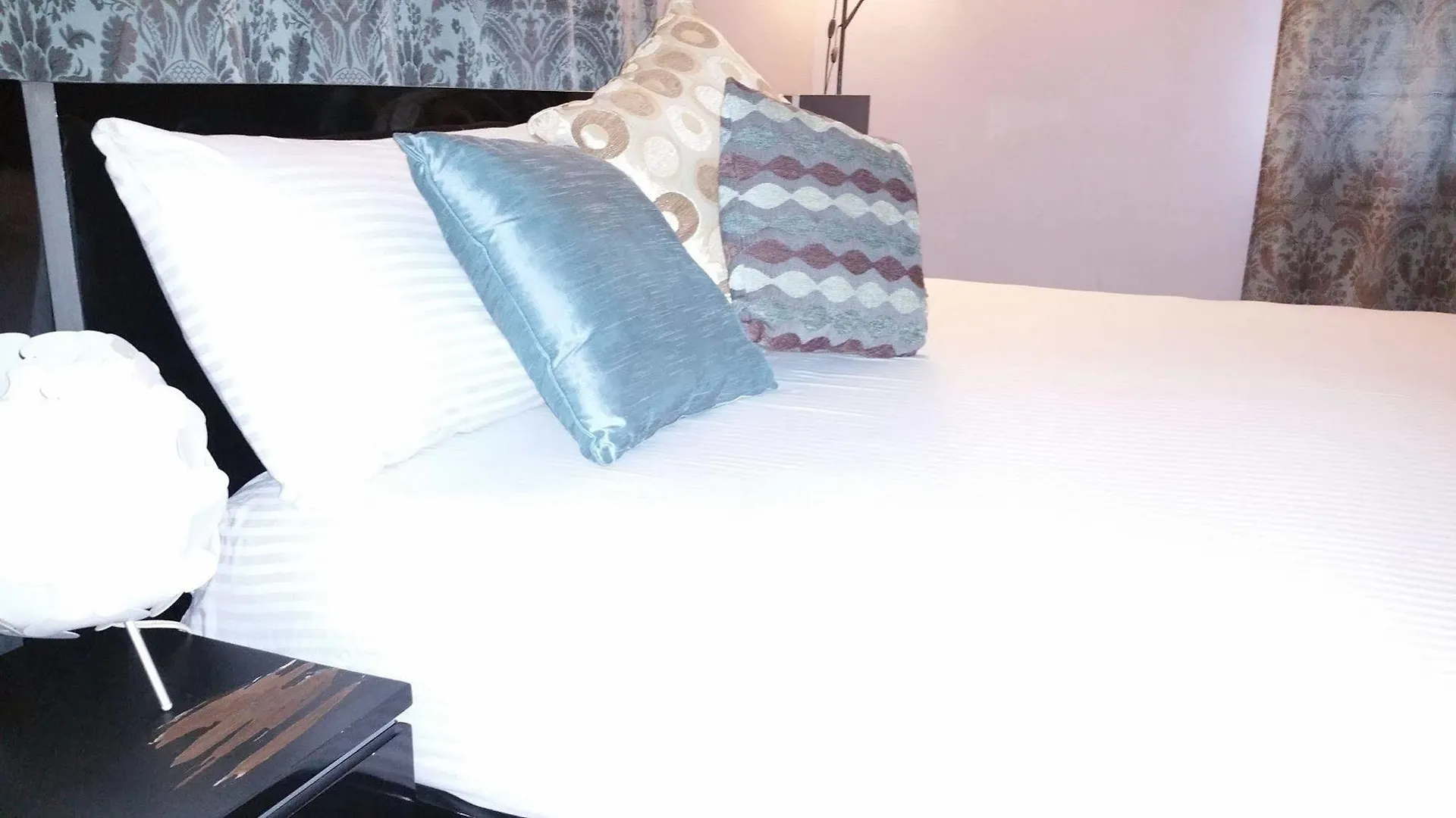 Modern London Decor Guest Apartments Kingston