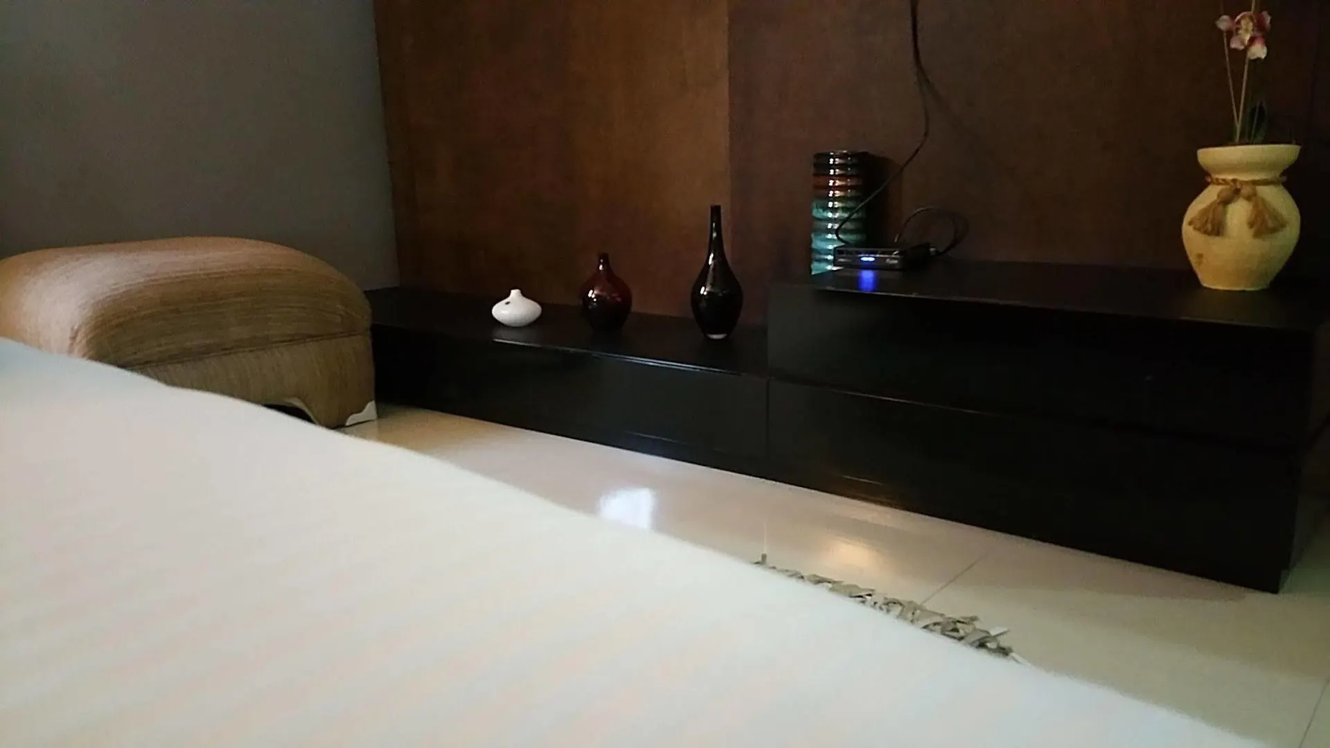 Modern London Decor Guest Apartments Kingston